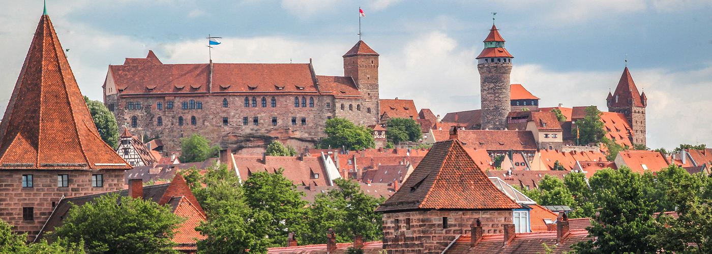 Uitzicht over kasteel en stad Neurenberg in Duitsland