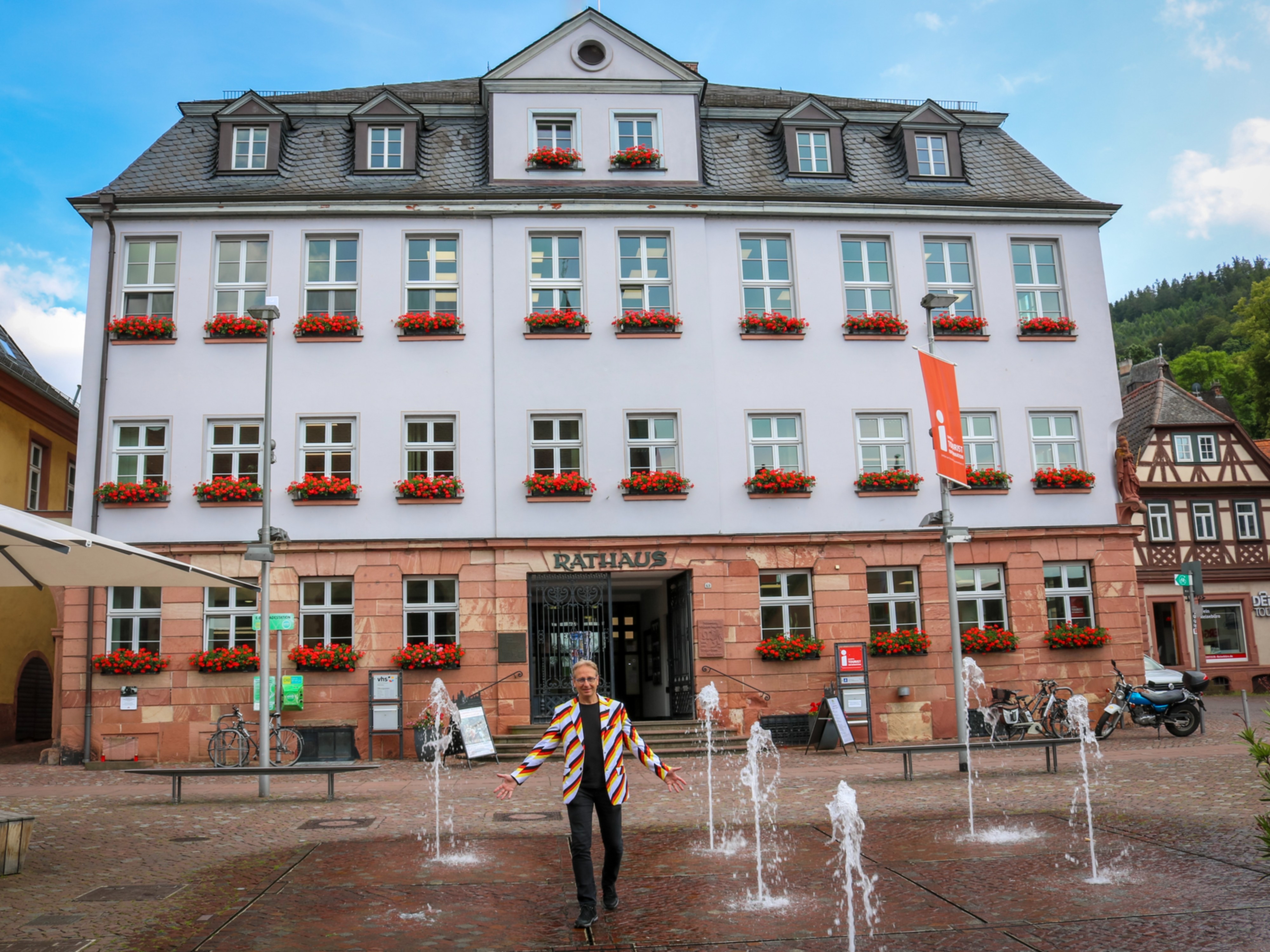 Patrick voor het Rathaus van Miltenberg op de Engelplatz