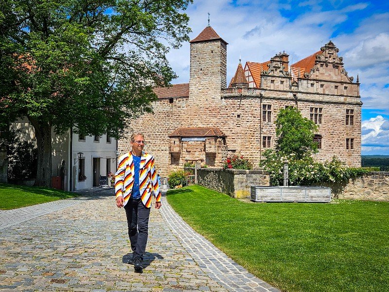 Patrick voor het kasteel van Cadolzburg