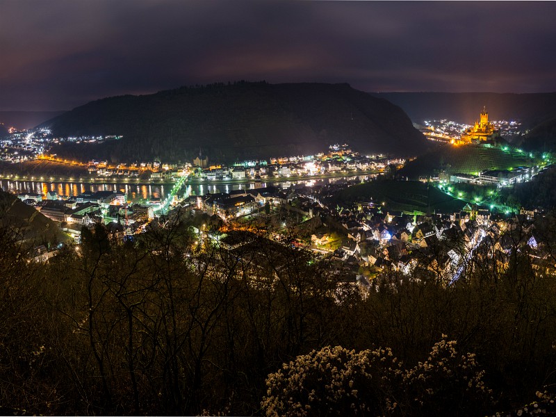 Kerst in Cochem met het verlichte kasteel