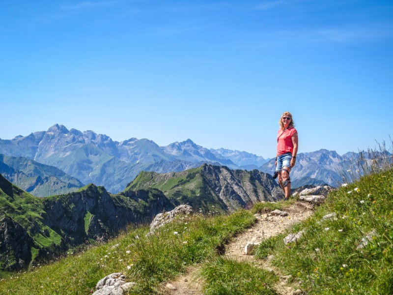 Sabine aan de wandel, hoog in de Duitse Alpen bij Oberstdorf