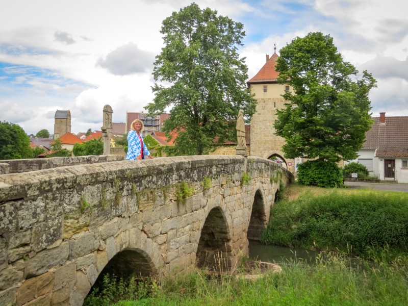 Sabine op de Rotachbrücke in Sesslach