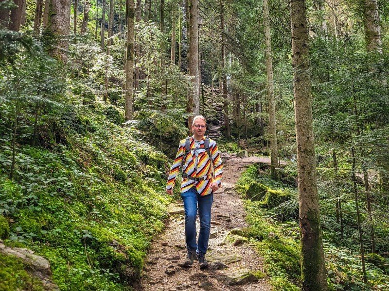 Patrick wandelt door het Zwarte Woud in Duitsland